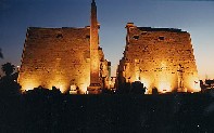 De Tempel van Karnak bij zonsondergang