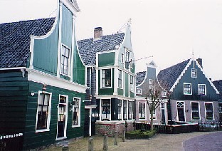 Houten huizen aan de Zaanse Schans