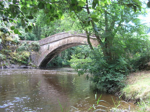 Brug bij Pierre-Perthuis